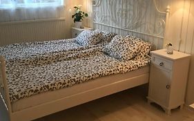 Room With Pentry, Separate Entrance, No Cardpayment